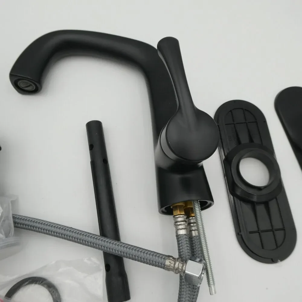 Delta Larkin 15890LF-BL Bathroom Faucet Single Handle Matte Black New Open Box